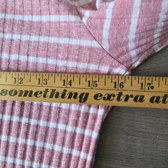 EUC AMERICAN EAGLE RIBBED STRIPED LONGSLEEVE LETTUCE HEM TOP SIZE  M - Picture 12 of 13